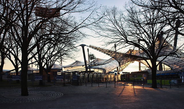 竞争激烈的 竞争激烈的